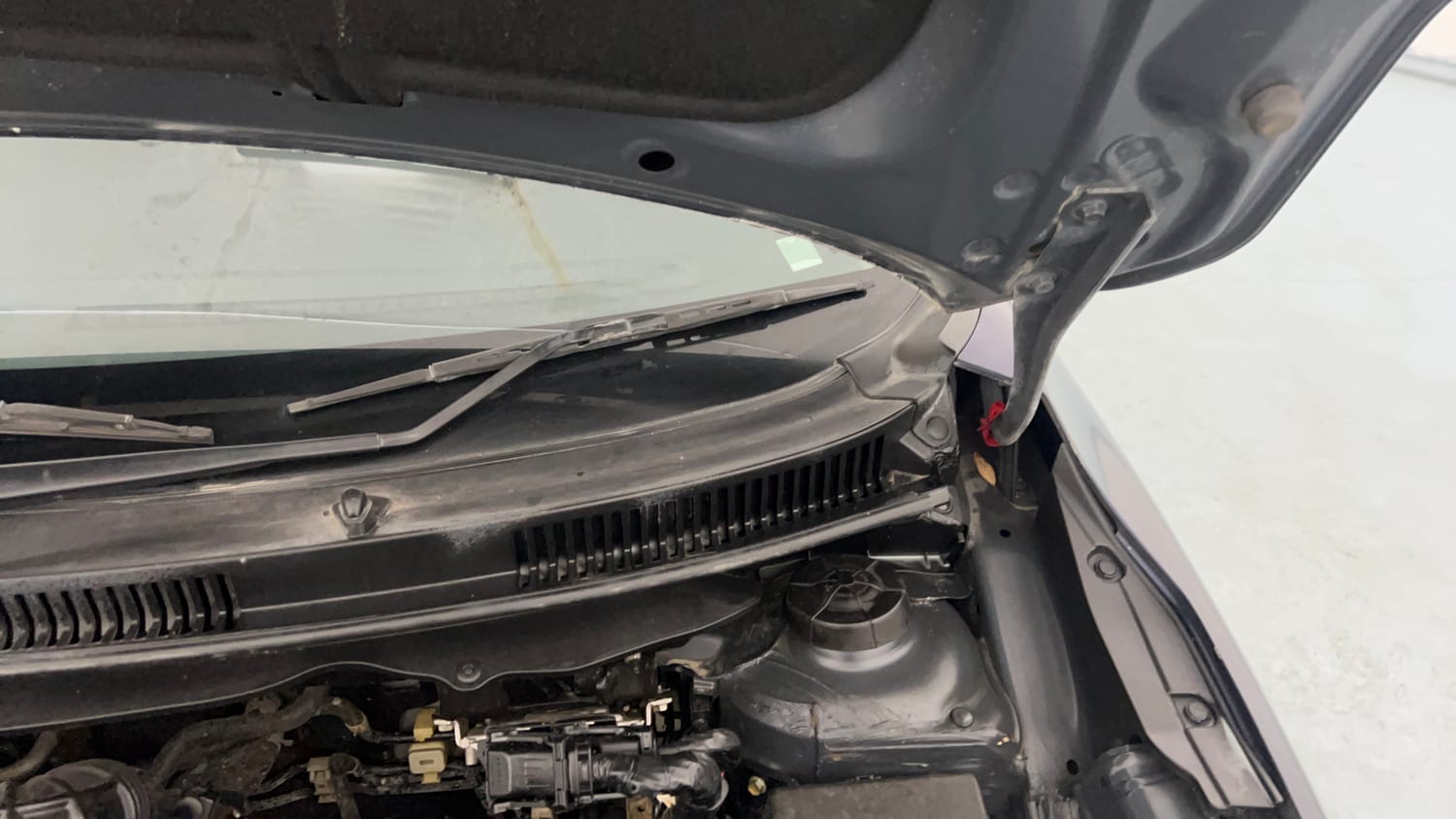 Used 2022 Toyota Glanza V AMT Petrol Automatic engine ENGINE LEFT SIDE HINGE & APRON VIEW
