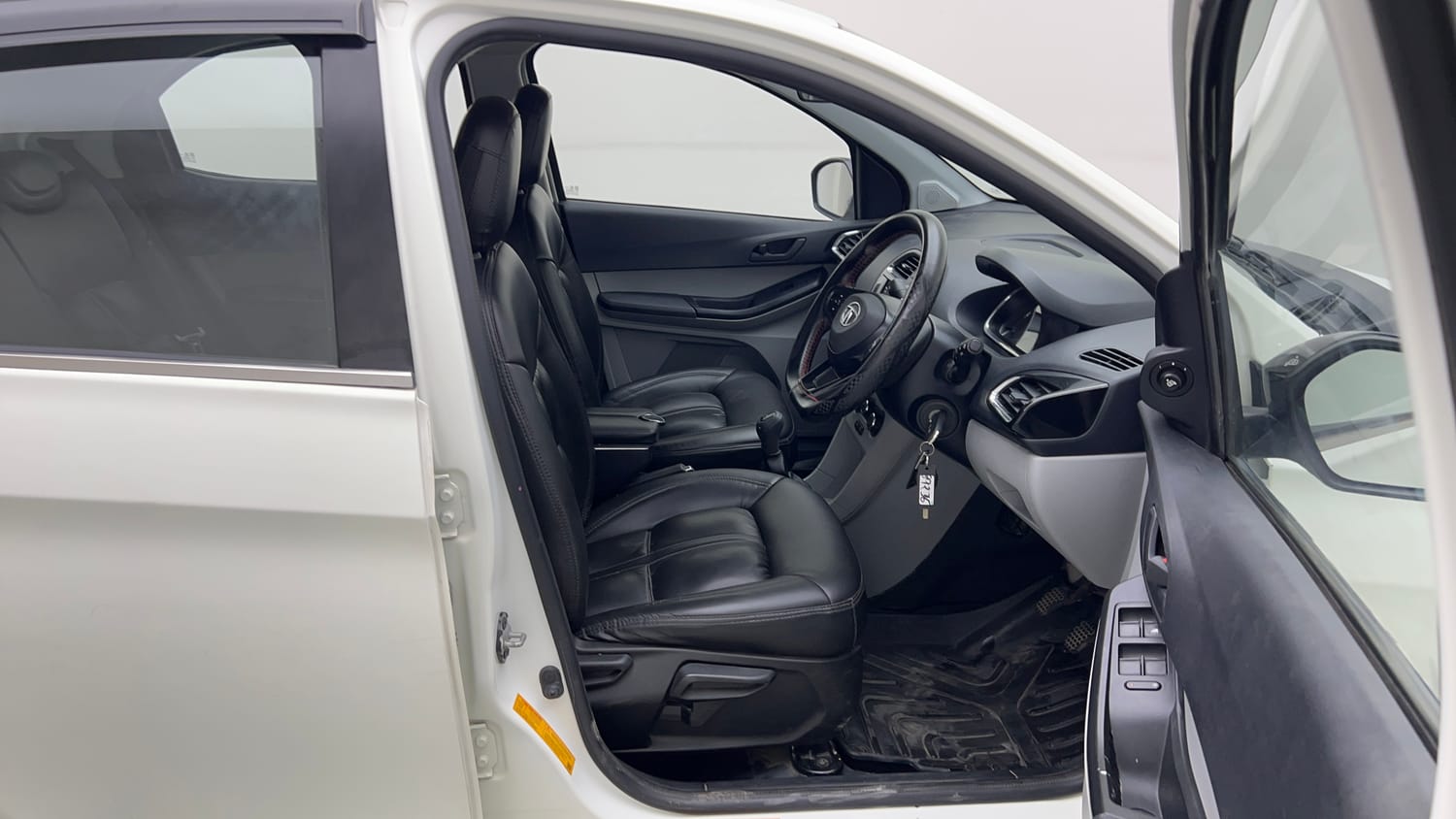 Used 2023 Tata Tiago XT CNG Cng Manual interior RIGHT SIDE FRONT DOOR CABIN VIEW
