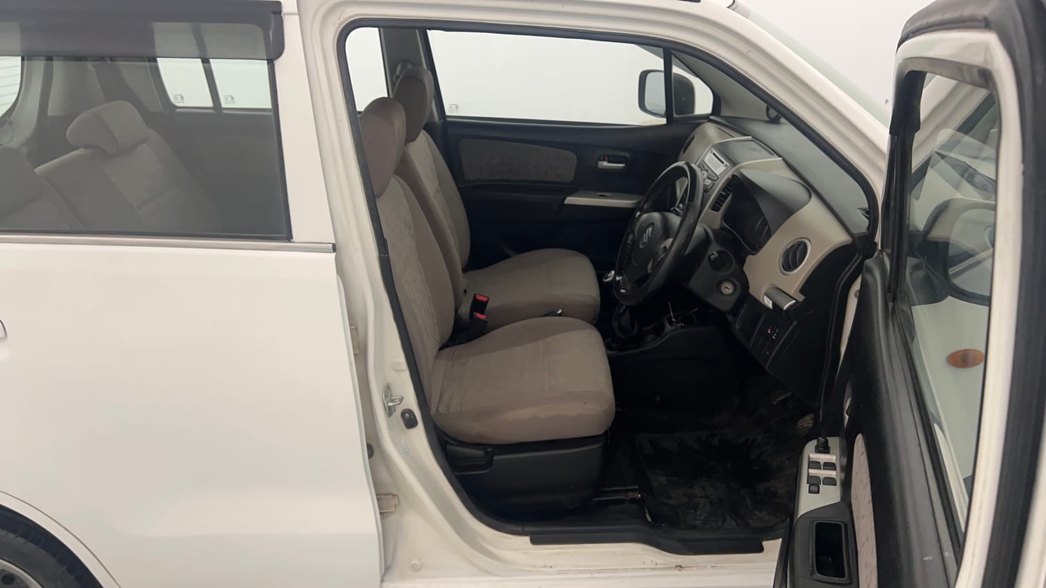 Used 2015 Maruti Suzuki Wagon R VXI Petrol Manual interior RIGHT SIDE FRONT DOOR CABIN VIEW