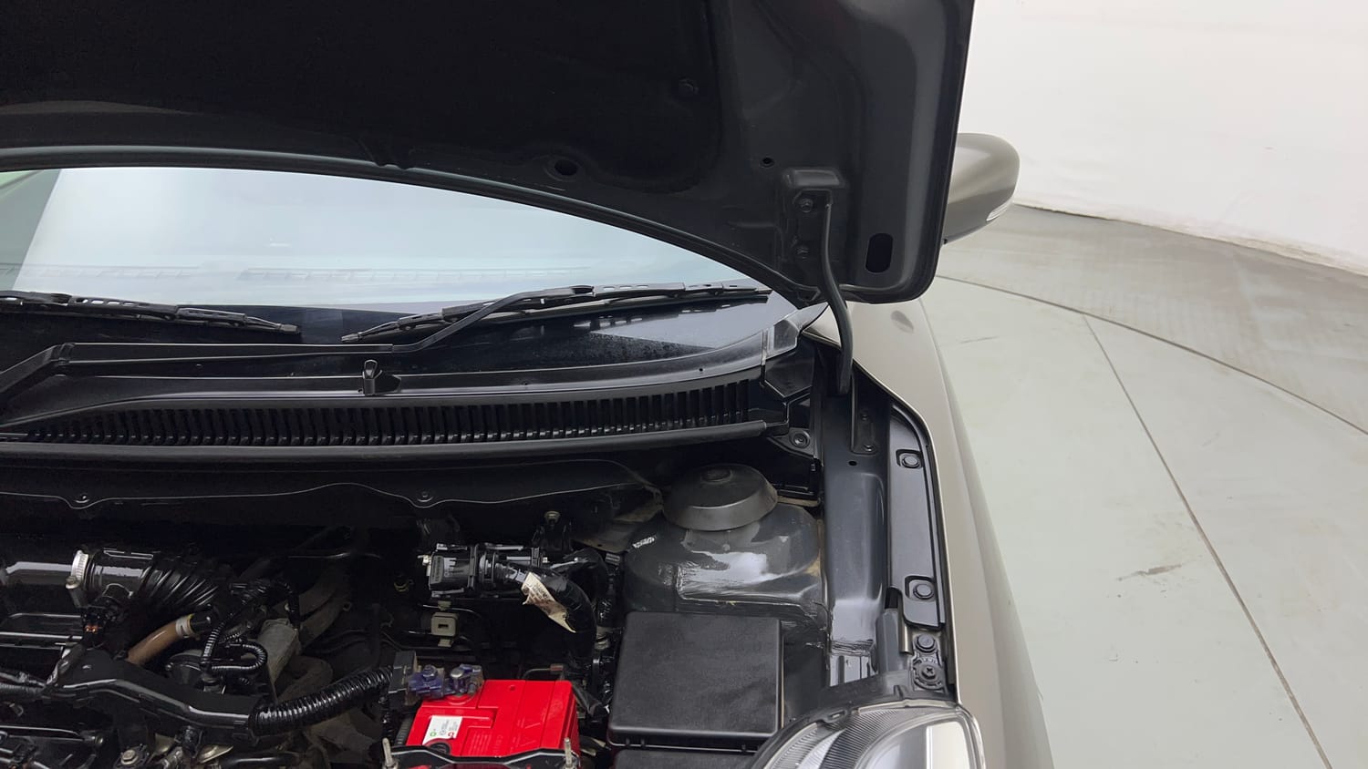 Used 2019 Toyota Glanza V Petrol Manual engine ENGINE LEFT SIDE HINGE & APRON VIEW