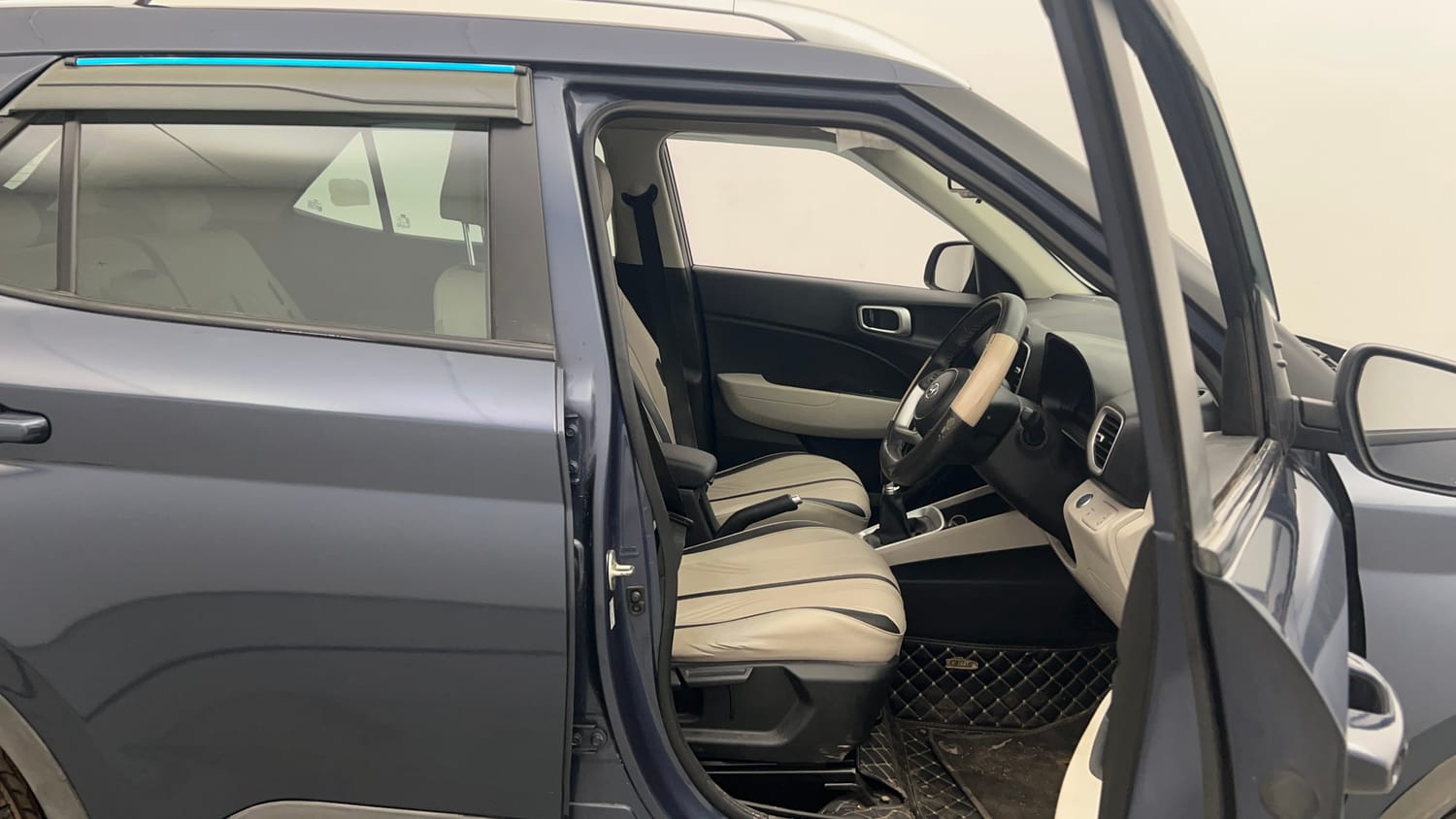 Used 2022 Hyundai Venue SX 1.2 Petrol Petrol Manual interior RIGHT SIDE FRONT DOOR CABIN VIEW