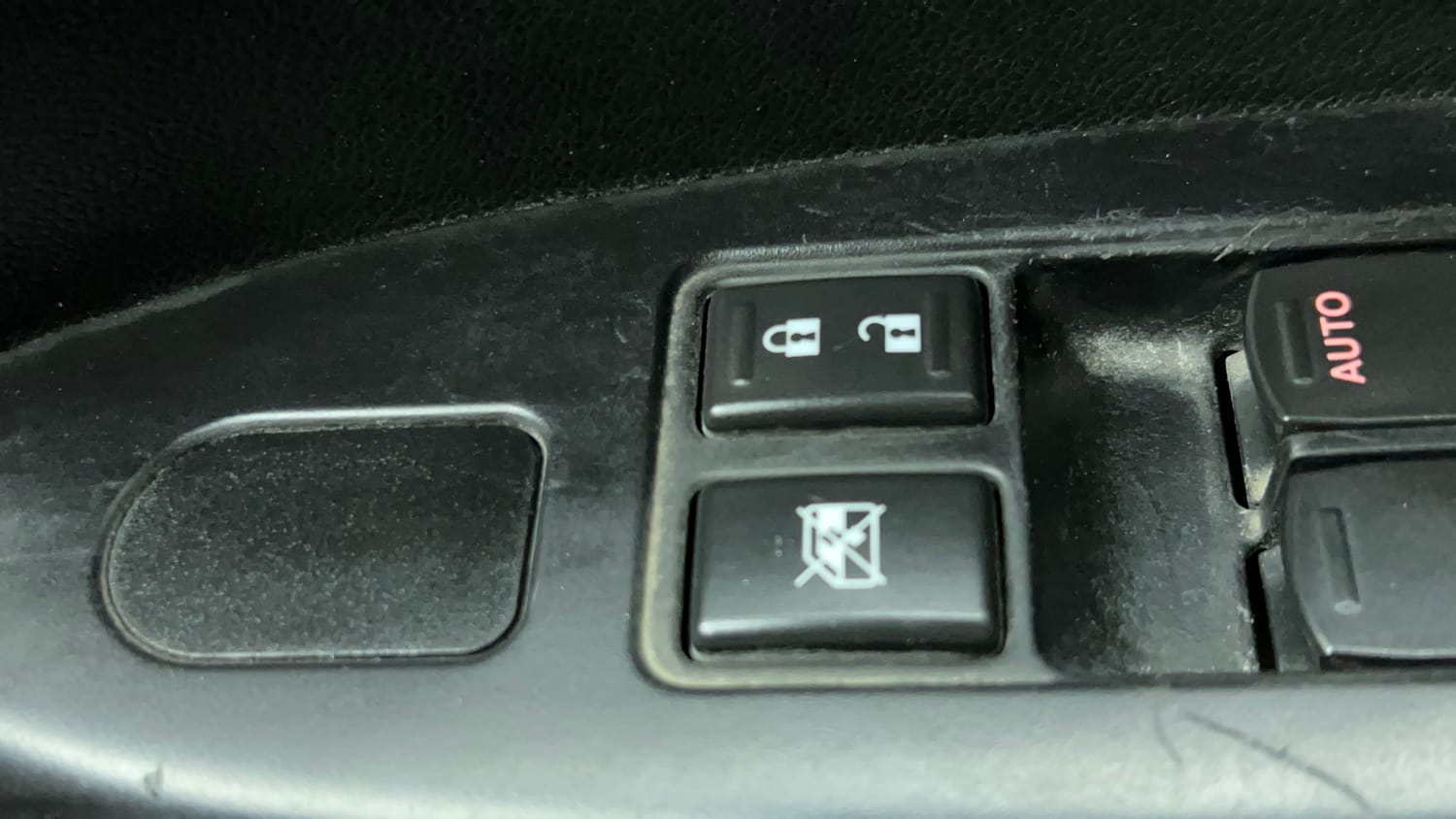 Used 2017 Maruti Suzuki Baleno Sigma 1.2 Petrol Manual top_features Central locking