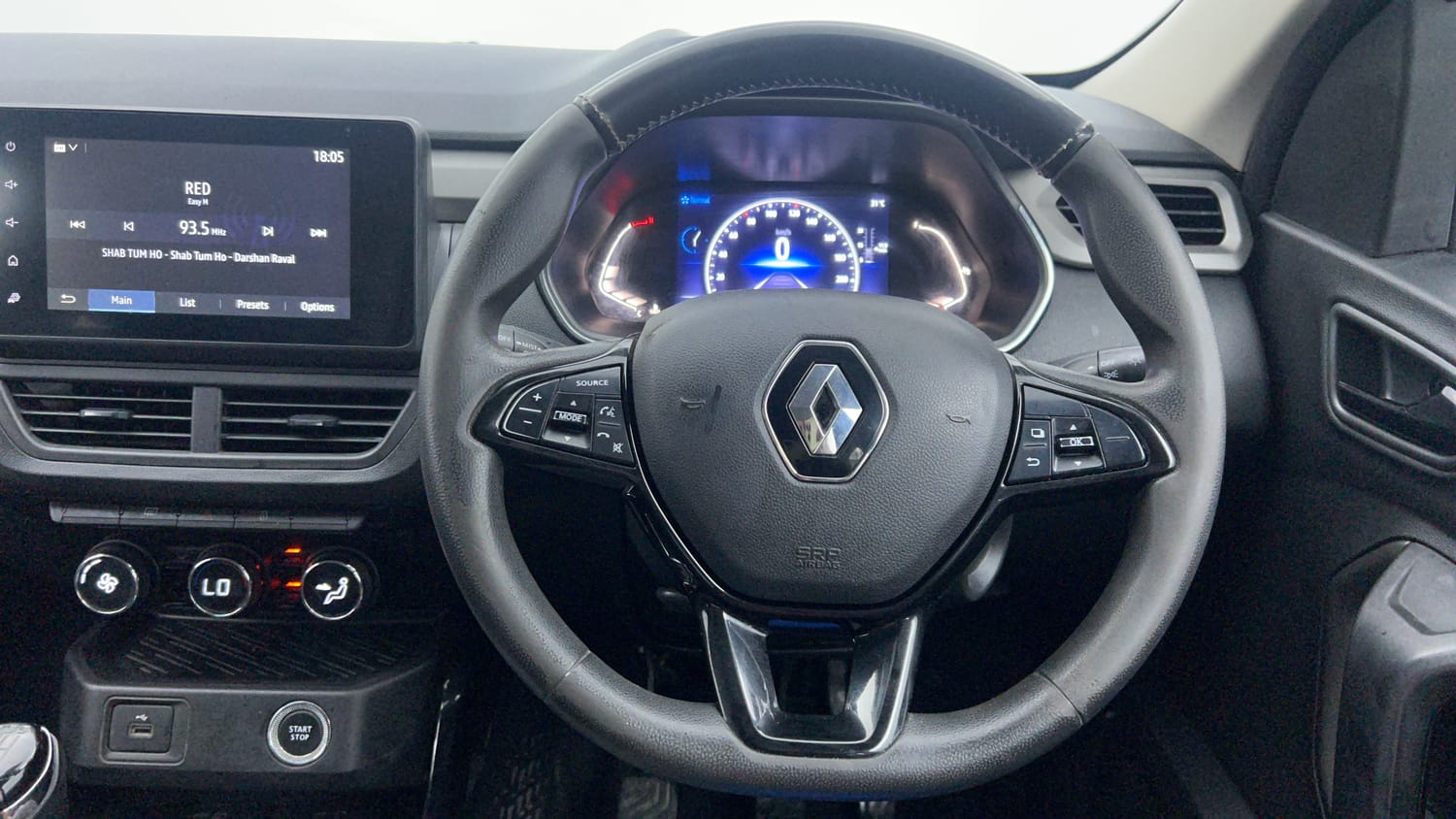 Used 2023 Renault Kiger RXZ 1.0 Turbo MT Dual Tone Petrol Manual interior STEERING VIEW