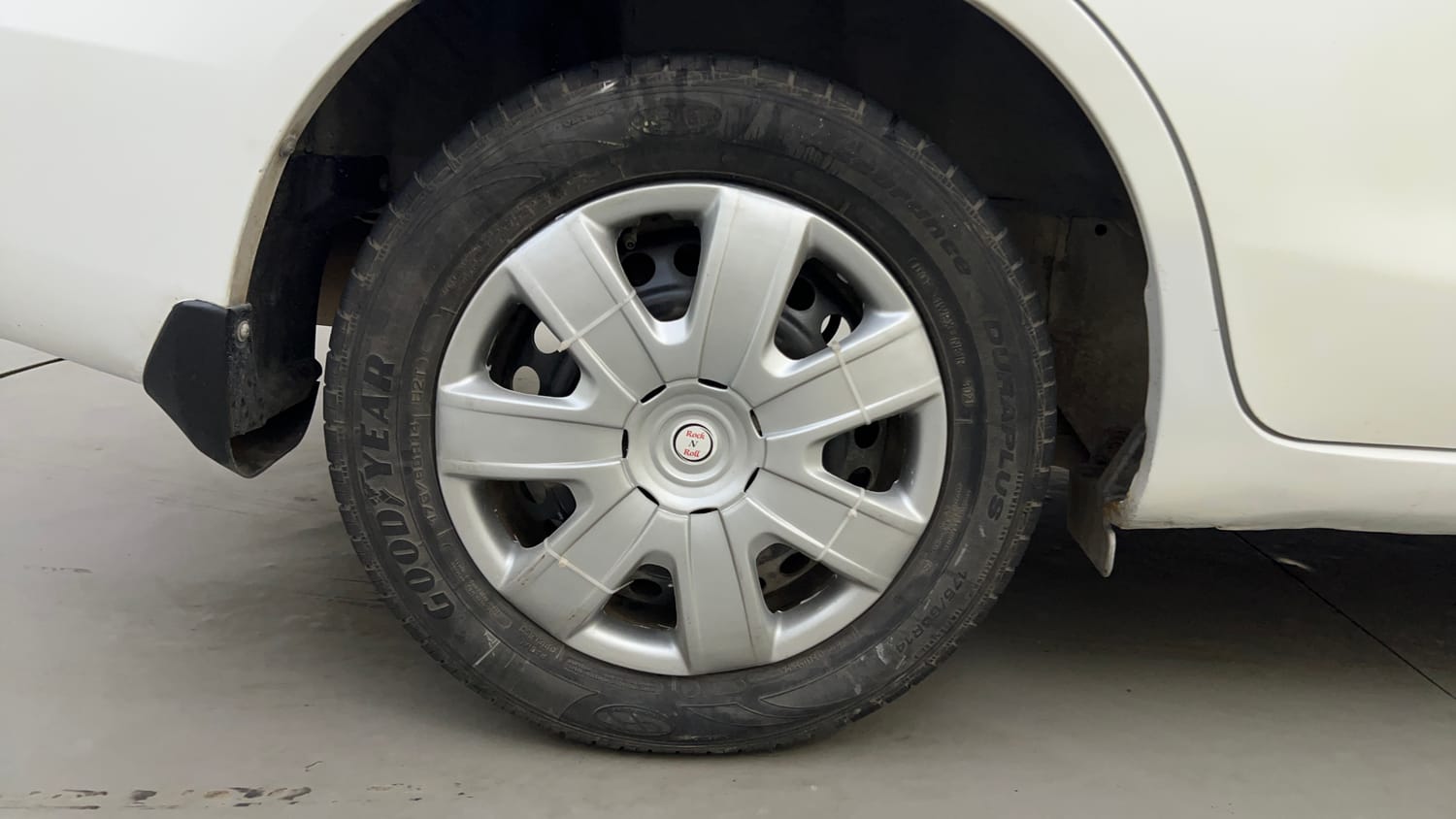 Used 2016 Honda Amaze 1.2 S i-VTEC Petrol Manual tyres RIGHT REAR TYRE RIM VIEW