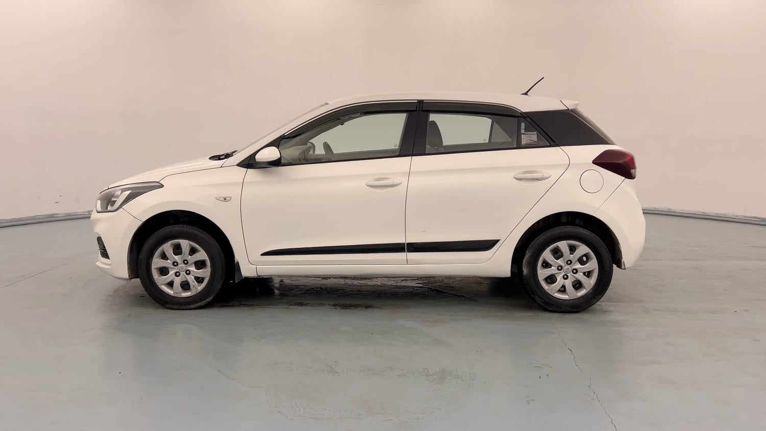 Used 2018 Hyundai Elite i20 Magna Executive 1.2 Petrol Manual exterior LEFT SIDE VIEW