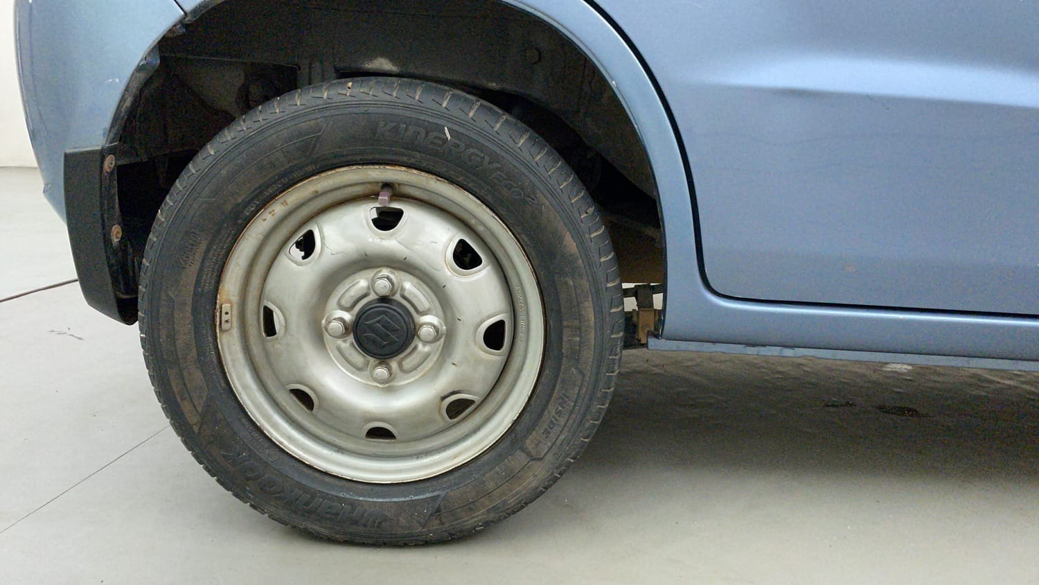 Used 2014 Maruti Suzuki Estilo LXi BS-IV Petrol Manual tyres RIGHT REAR TYRE RIM VIEW