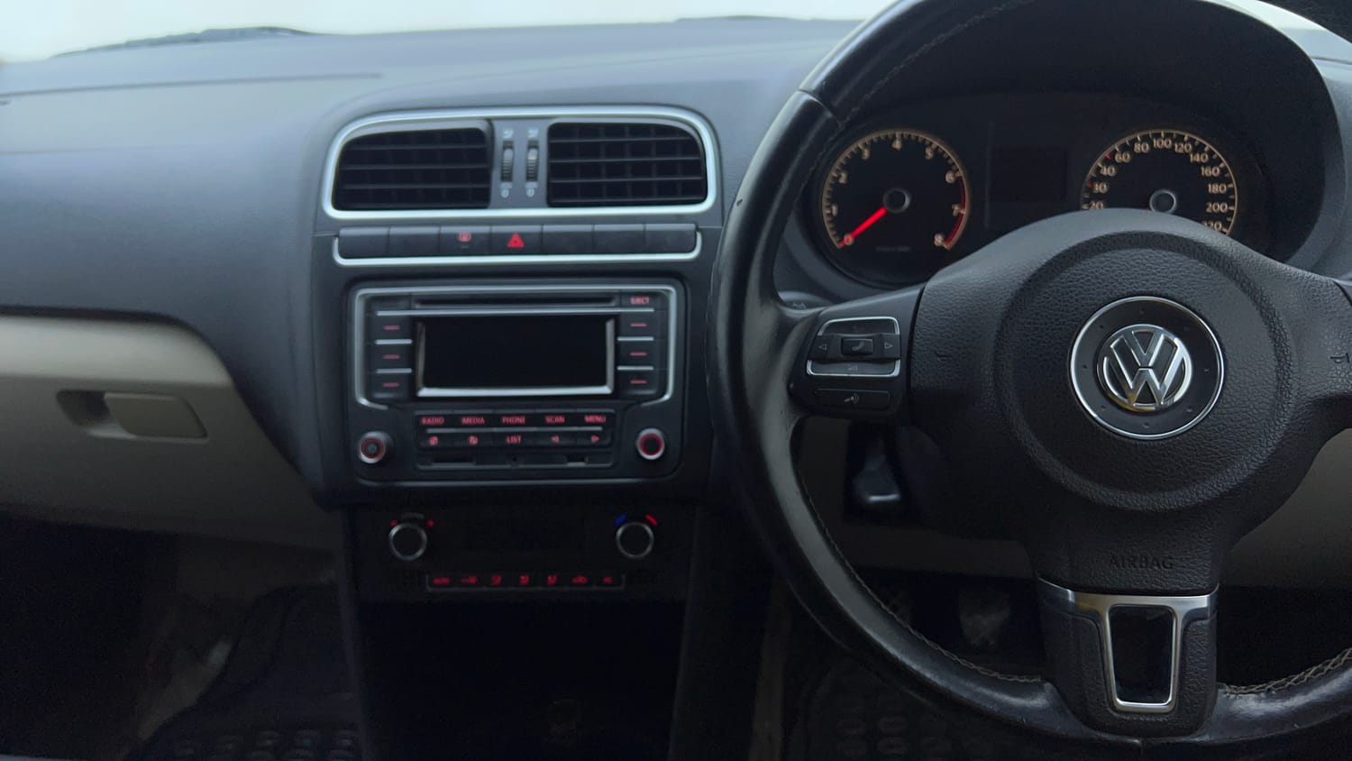 Used 2013 Volkswagen Polo Highline1.2L (P) Petrol Manual top_features Integrated (in-dash) music system