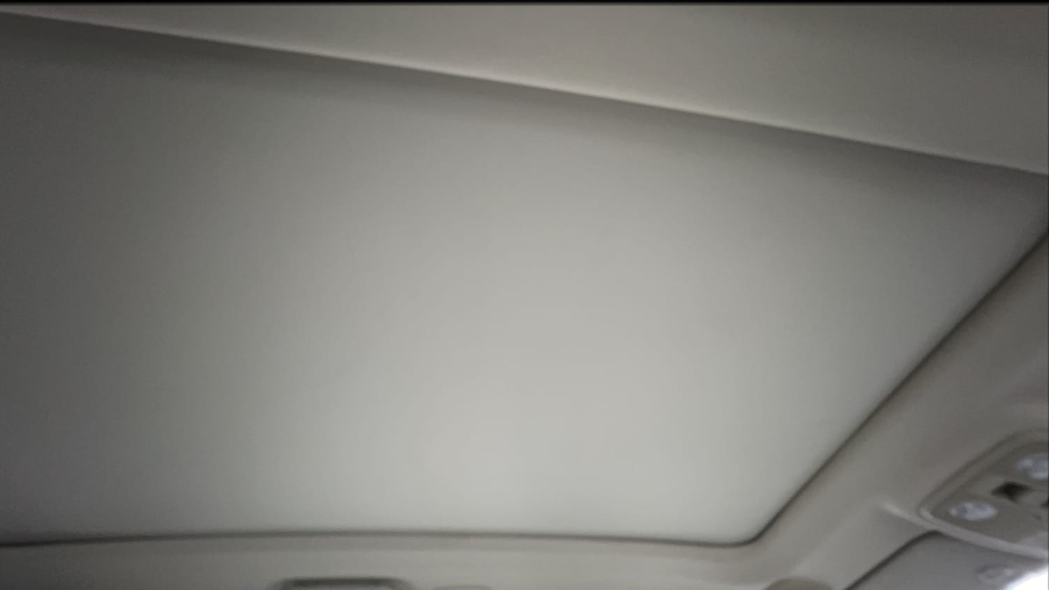 Used 2021 Mahindra XUV700 AX 7 Diesel AT Luxury Pack 7 STR Diesel Automatic top_features Sunroof