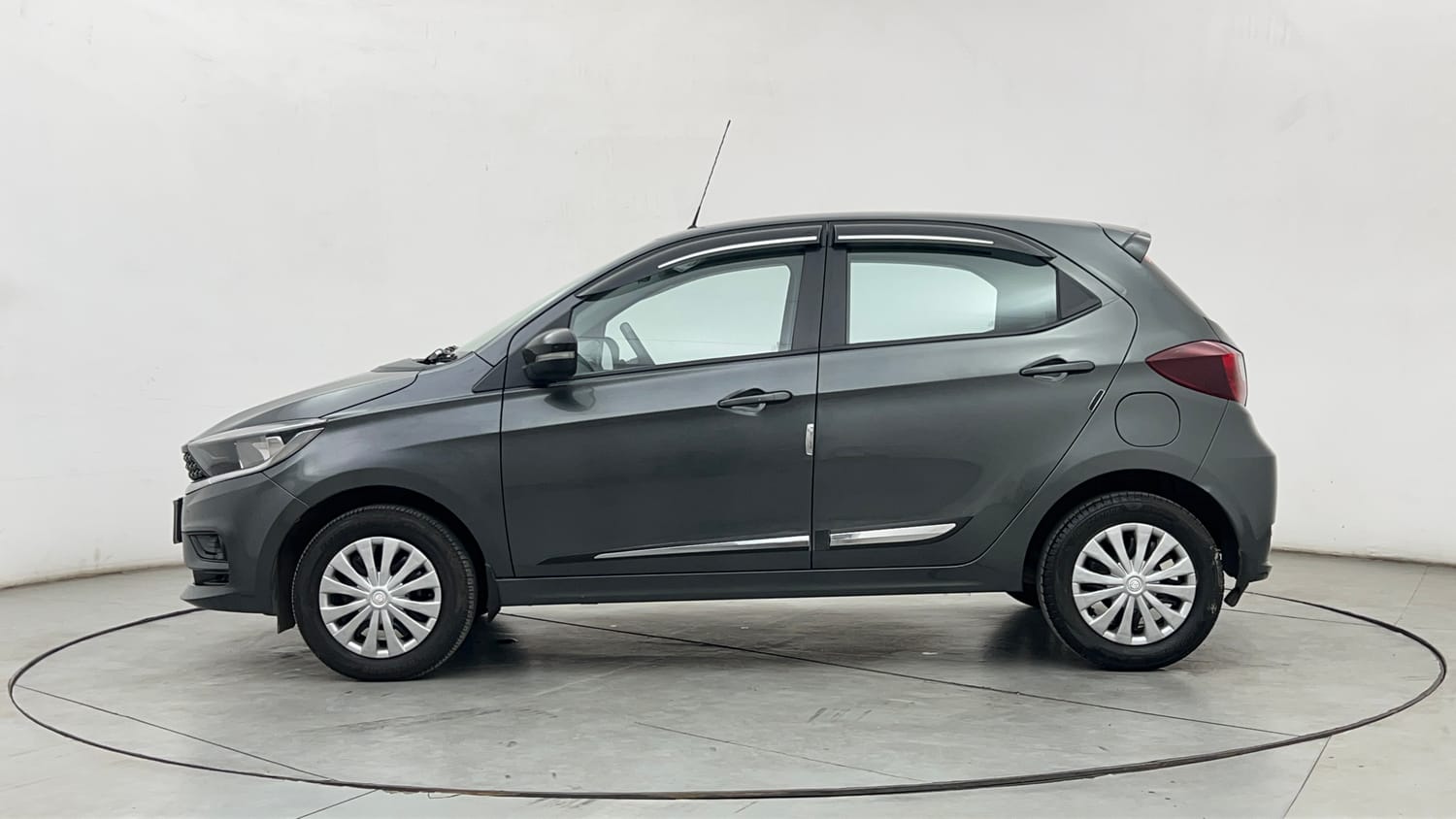Used 2024 Tata Tiago XT Petrol Manual exterior LEFT SIDE VIEW