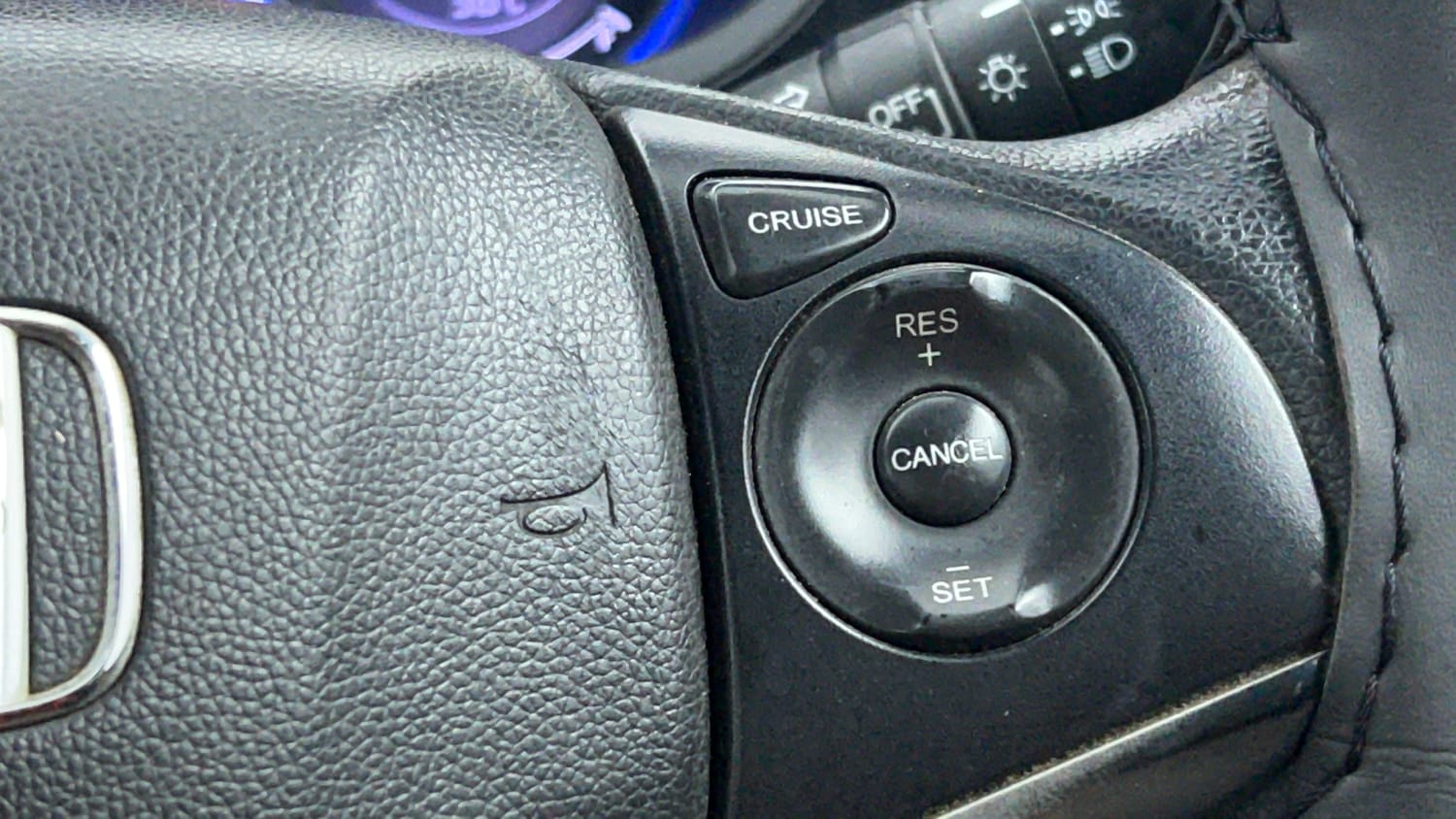 Used 2017 Honda City V Petrol Manual top_features Cruise control