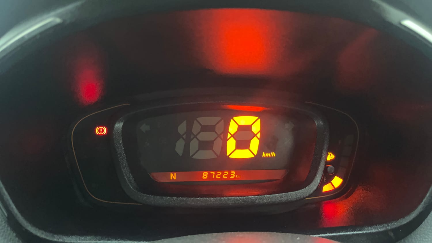Used 2017 Renault Kwid 1.0 RXT AMT Petrol Automatic interior CLUSTERMETER VIEW