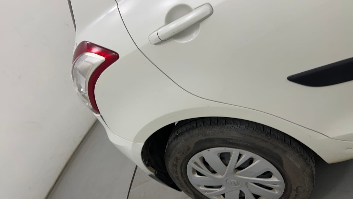 Used 2015 Maruti Suzuki Swift VXi Petrol Manual dents MINOR DENT