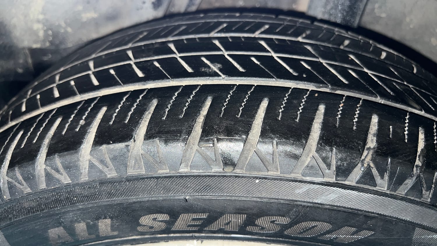 Used 2016 Honda City VX CVT Petrol Automatic tyres LEFT REAR TYRE TREAD VIEW