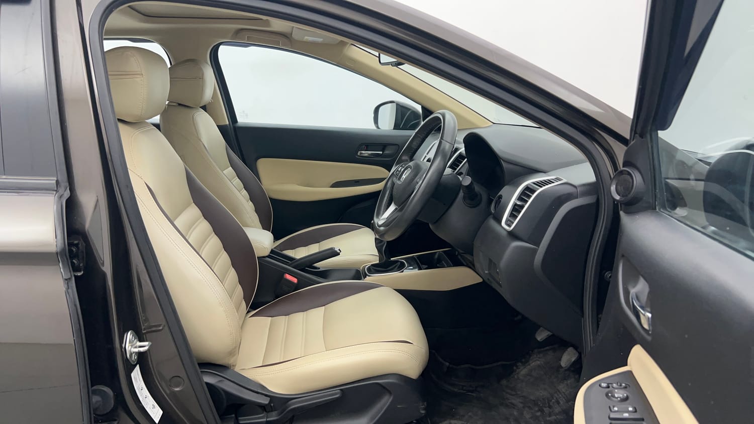 Used 2022 Honda City VX Petrol Petrol Manual interior RIGHT SIDE FRONT DOOR CABIN VIEW