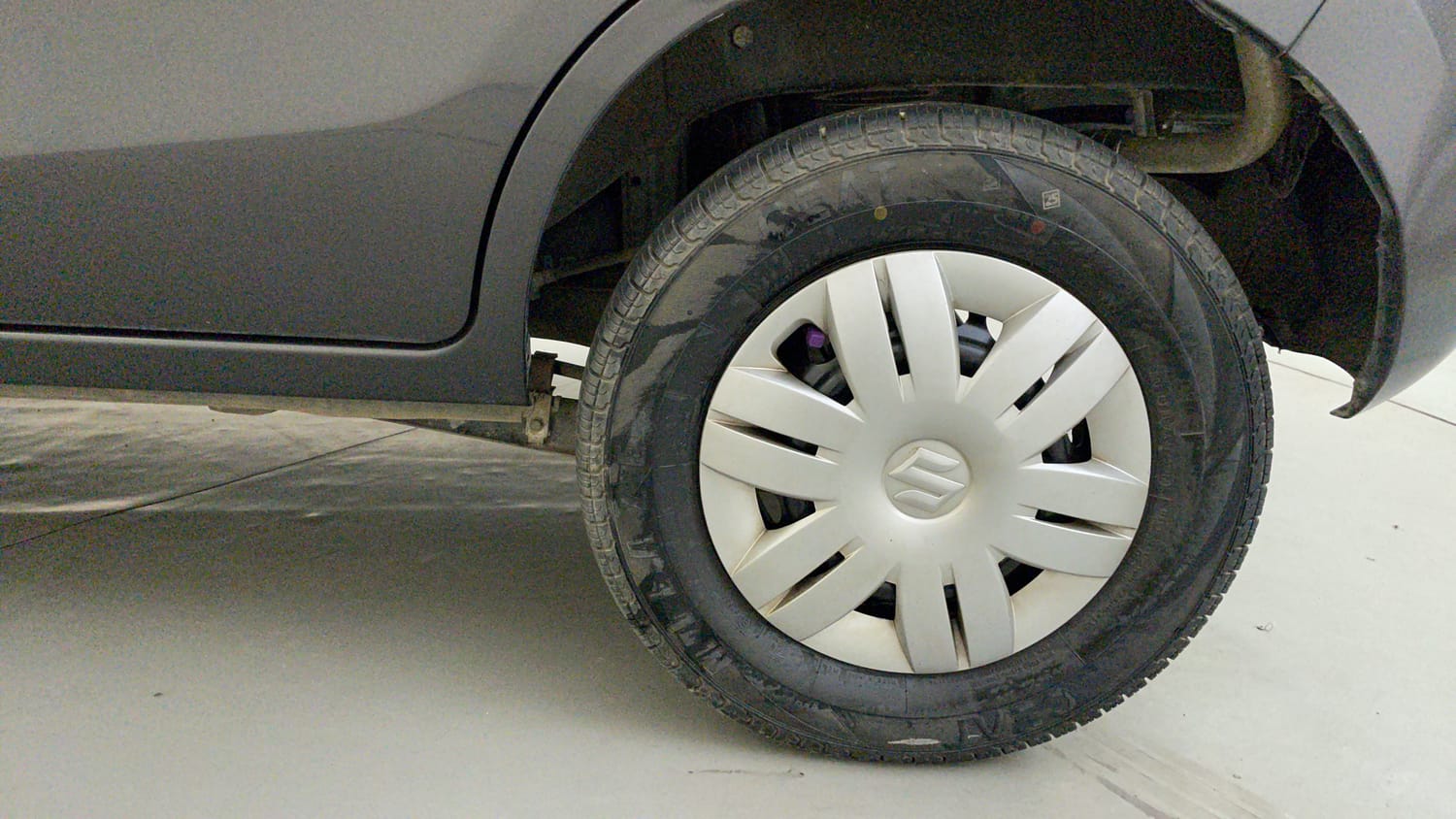 Used 2017 Maruti Suzuki Alto 800 LXi Petrol Manual tyres LEFT REAR TYRE RIM VIEW