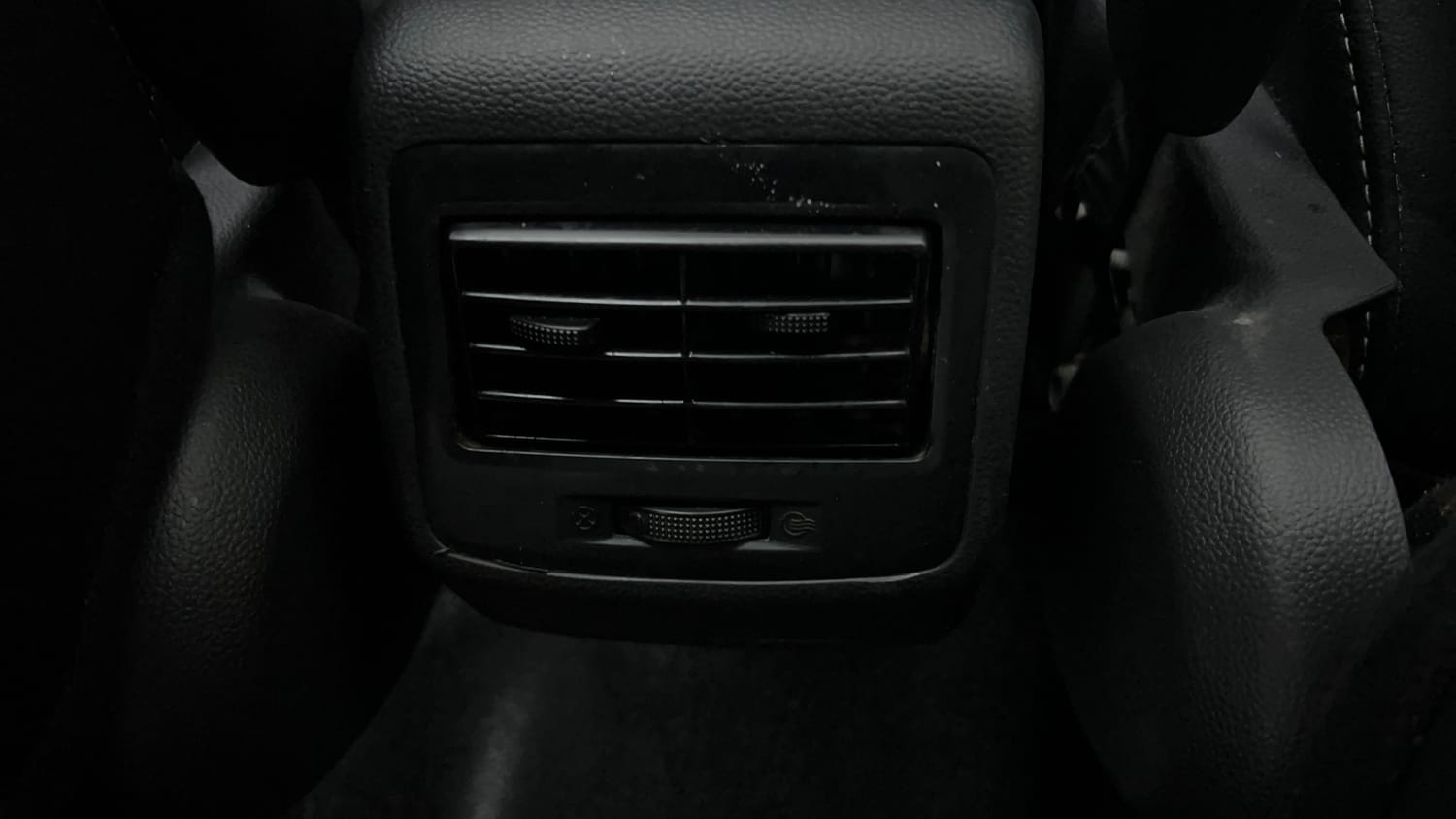 Used 2019 Hyundai Grand i10 Magna 1.2 Kappa VTVT CNG (outside fitted) Cng Manual top_features 2nd row AC vent