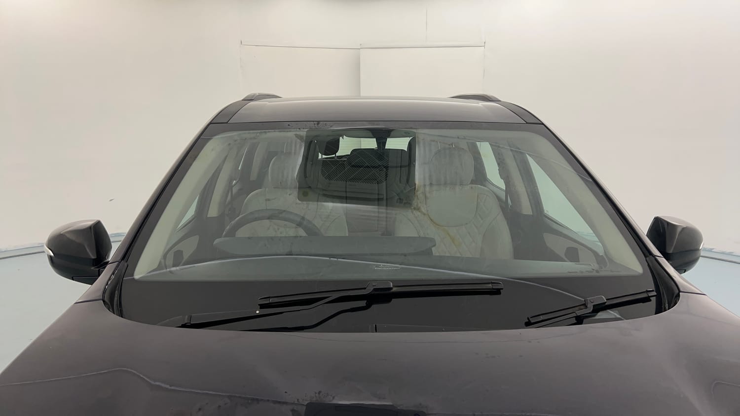 Used 2023 Mahindra XUV700 AX 3 Diesel MT 7 STR Diesel Manual exterior FRONT WINDSHIELD VIEW