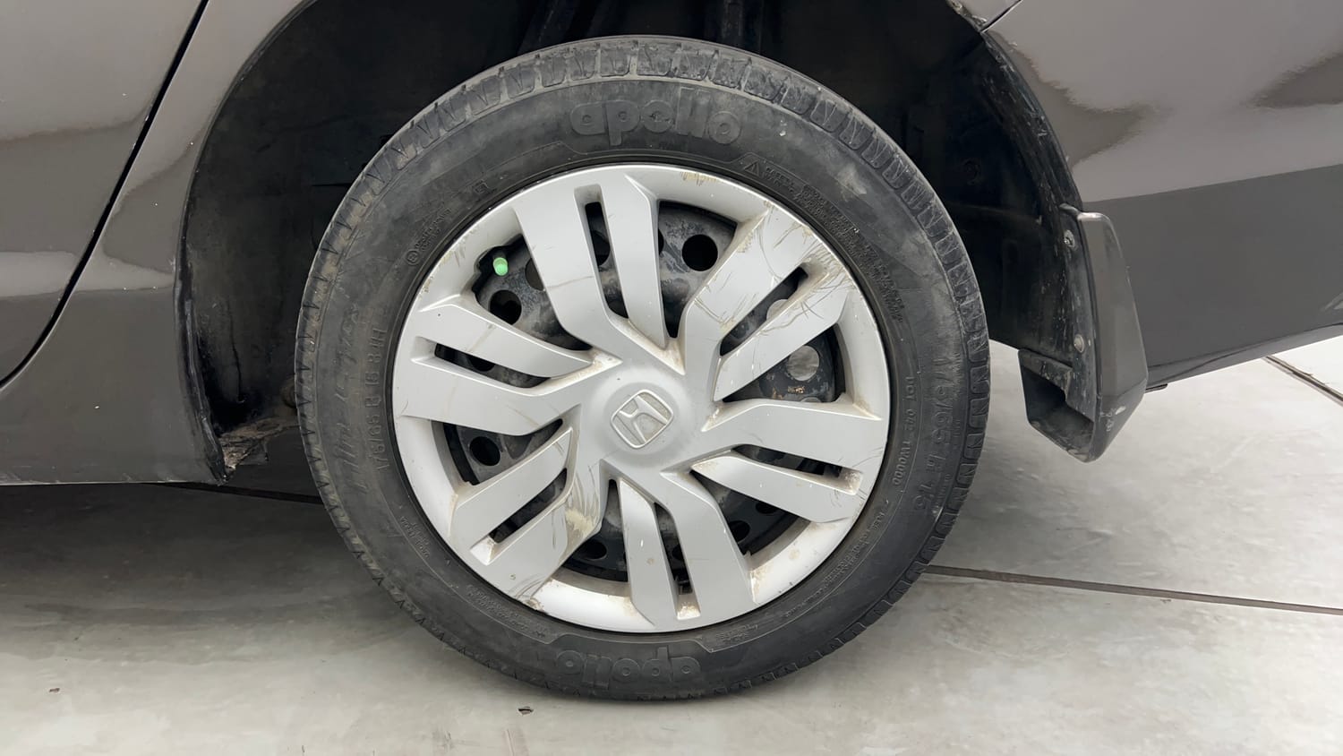 Used 2015 Honda City SV CVT Petrol Automatic tyres LEFT REAR TYRE RIM VIEW