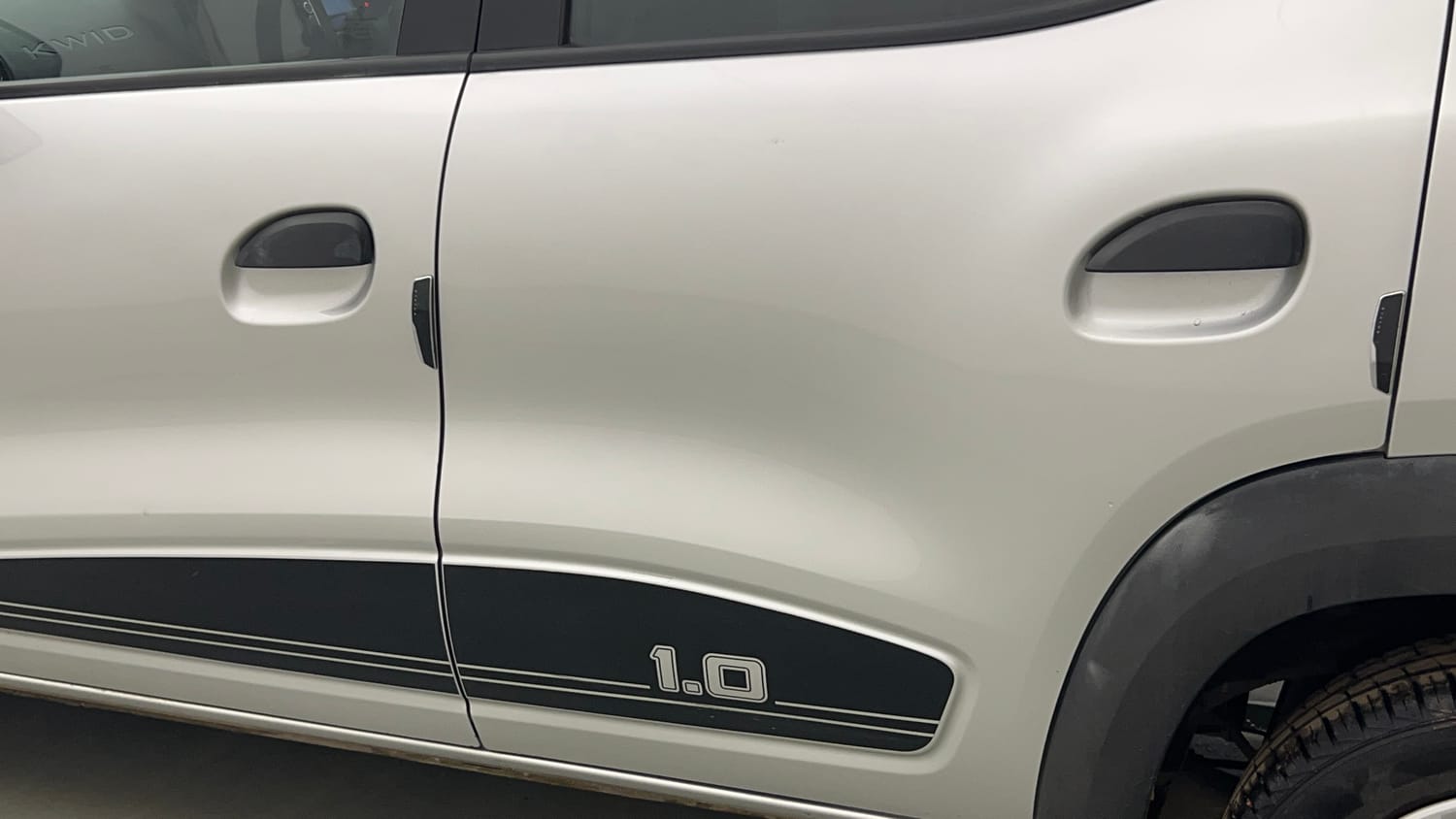 Used 2024 Renault Kwid RXT 1.0L AMT Petrol Automatic dents MINOR SCRATCH