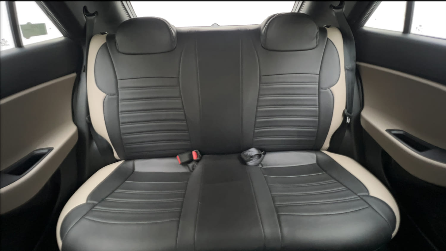 Used 2020 Hyundai Elite i20 Sportz Plus 1.2 Petrol Manual interior REAR SEAT CONDITION VIEW