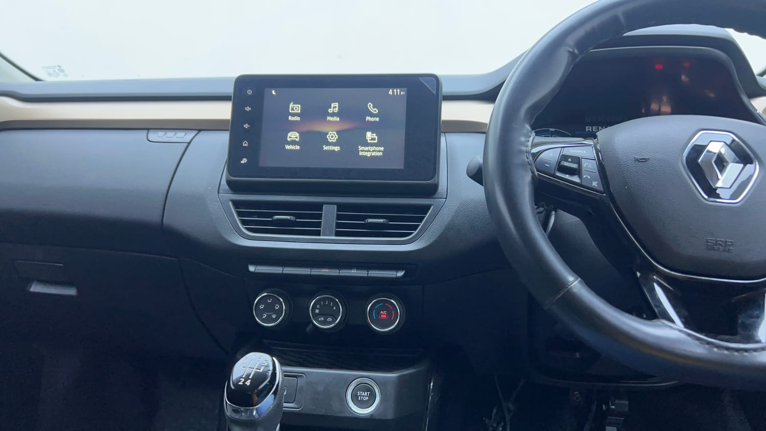 Used 2022 Renault Kiger RXT MT Petrol Manual interior MUSIC SYSTEM & AC CONTROL VIEW