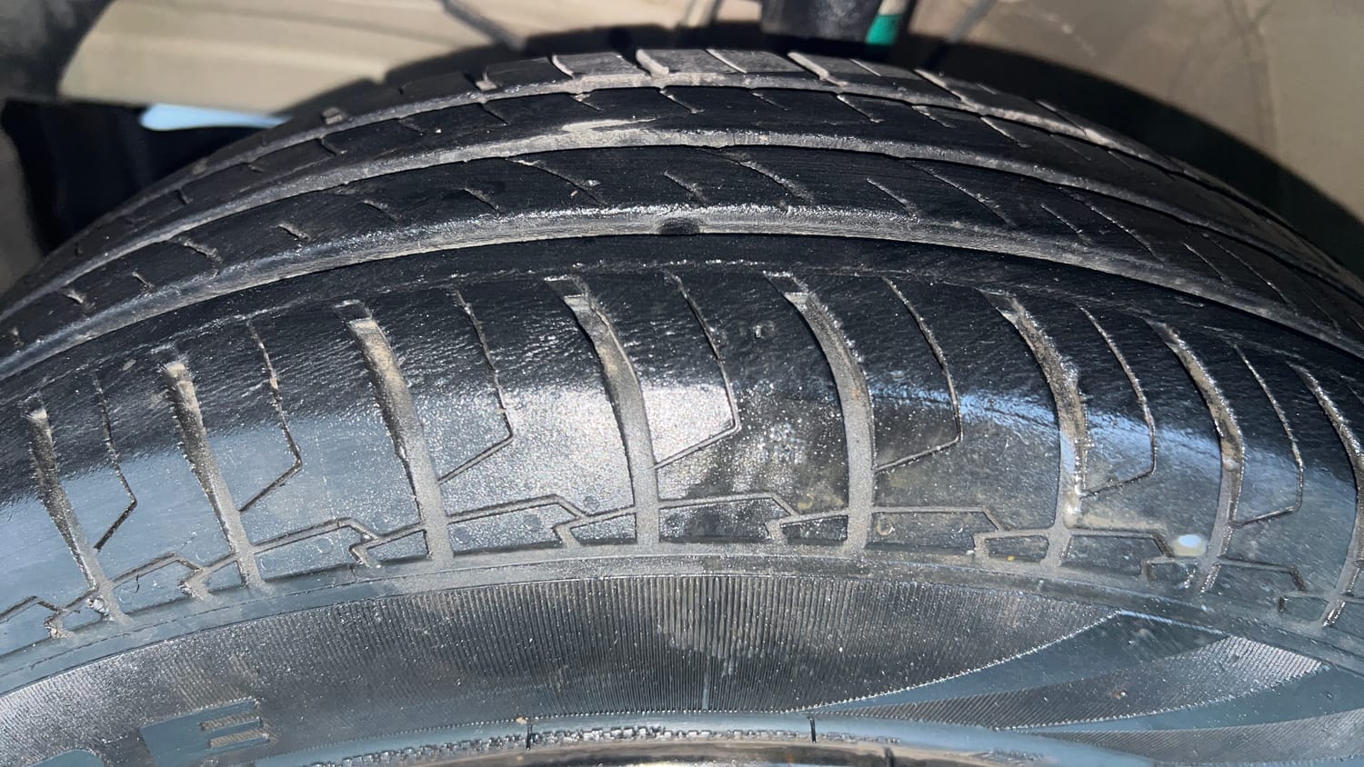 Used 2022 Maruti Suzuki Swift VXi AMT Petrol Automatic tyres LEFT FRONT TYRE TREAD VIEW