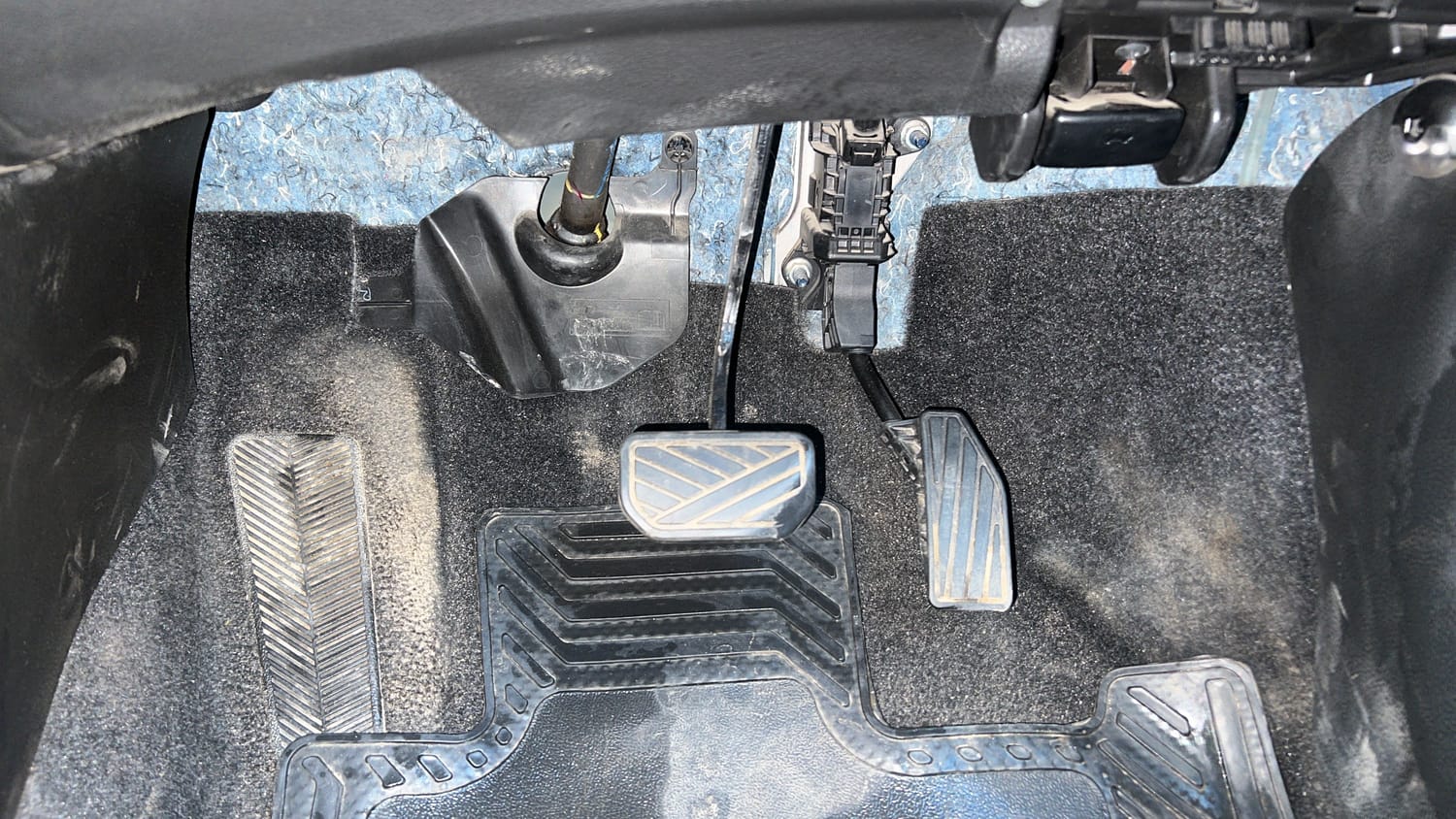 Used 2021 Maruti Suzuki XL6 Alpha AT Petrol Petrol Automatic interior PEDALS VIEW