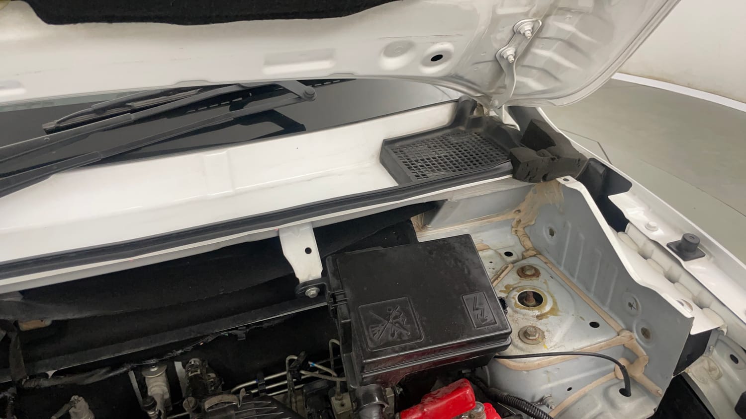 Used 2023 Renault Kwid CLIMBER AMT Petrol Automatic engine ENGINE LEFT SIDE HINGE & APRON VIEW