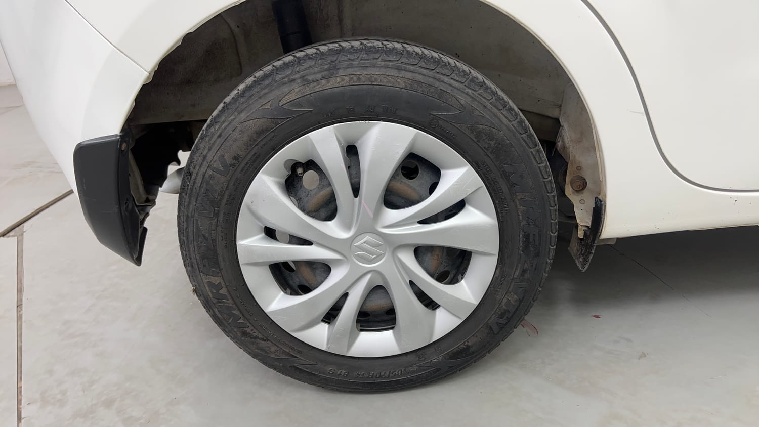 Used 2019 Maruti Suzuki Wagon R 1.0 VXI AMT Petrol Automatic tyres RIGHT REAR TYRE RIM VIEW
