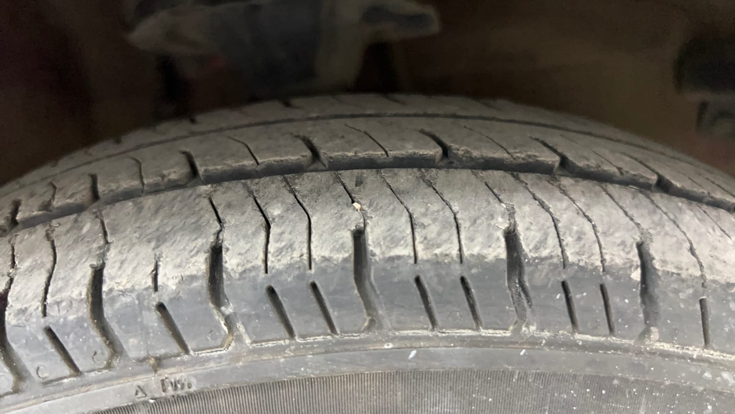 Used 2013 Hyundai i10 Era 1.1 iRDE2 Petrol Manual tyres RIGHT FRONT TYRE TREAD VIEW