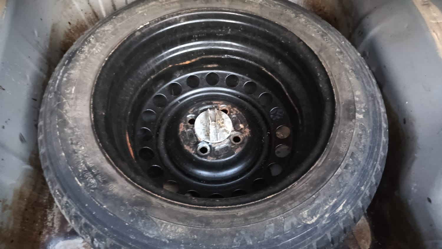 Used 2015 Honda City V Petrol Manual tyres SPARE TYRE VIEW