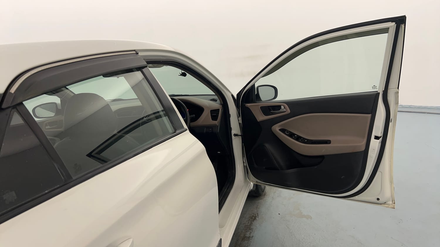 Used 2018 Hyundai Elite i20 Magna Executive 1.2 Petrol Manual interior RIGHT FRONT DOOR OPEN VIEW