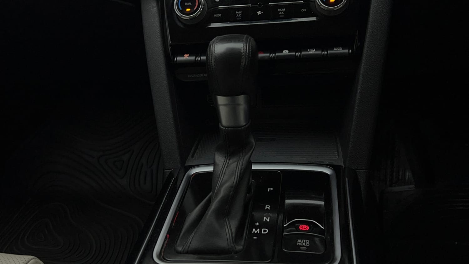 Used 2021 Mahindra XUV700 AX 7 Diesel AT Luxury Pack 7 STR Diesel Automatic interior GEAR  KNOB VIEW