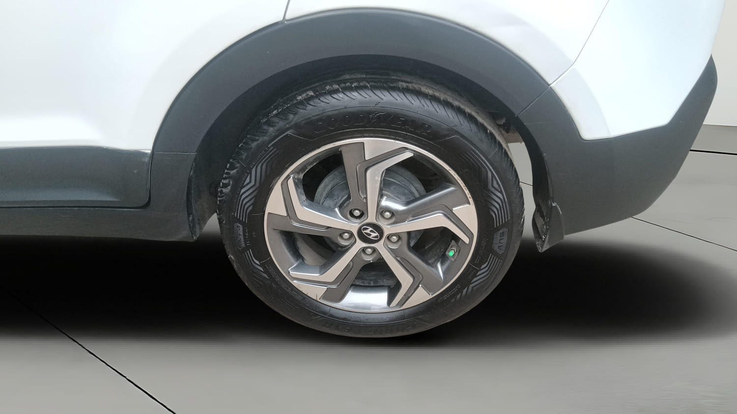 Used 2019 Hyundai Creta SX 1.6 AT CRDi Diesel Automatic tyres LEFT REAR TYRE RIM VIEW