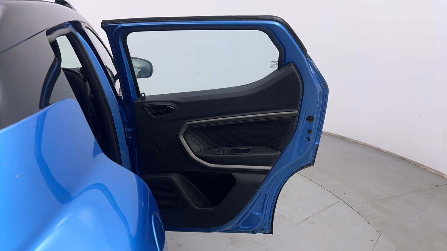 Used 2023 Renault Kiger RXZ 1.0 Turbo MT Dual Tone Petrol Manual interior RIGHT REAR DOOR OPEN VIEW