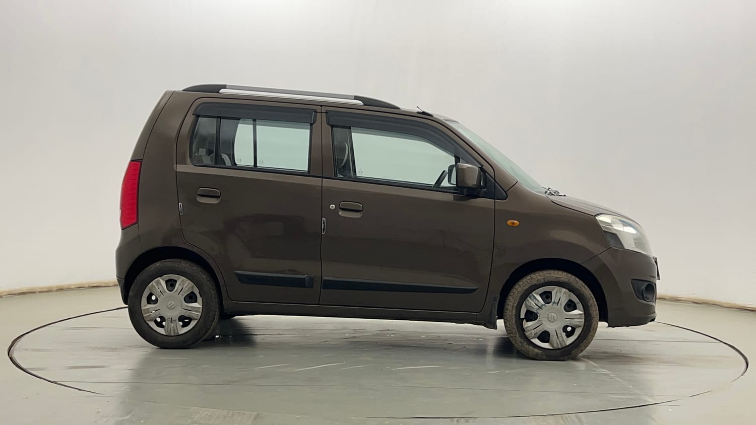 Used 2017 Maruti Suzuki Wagon R VXI Petrol Manual exterior RIGHT SIDE VIEW