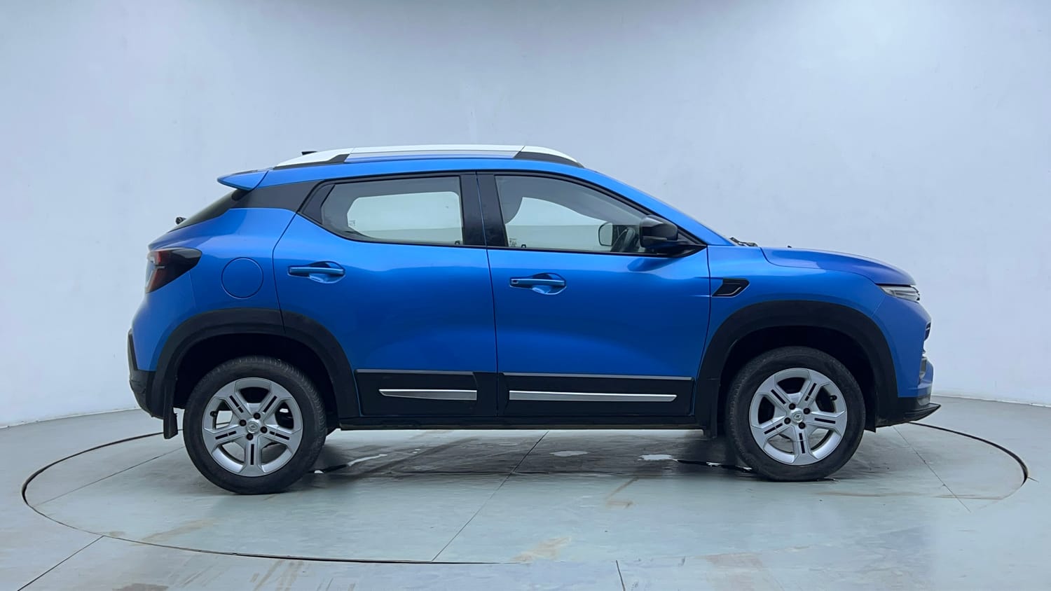 Used 2022 Renault Kiger RXT MT Petrol Manual exterior RIGHT SIDE VIEW