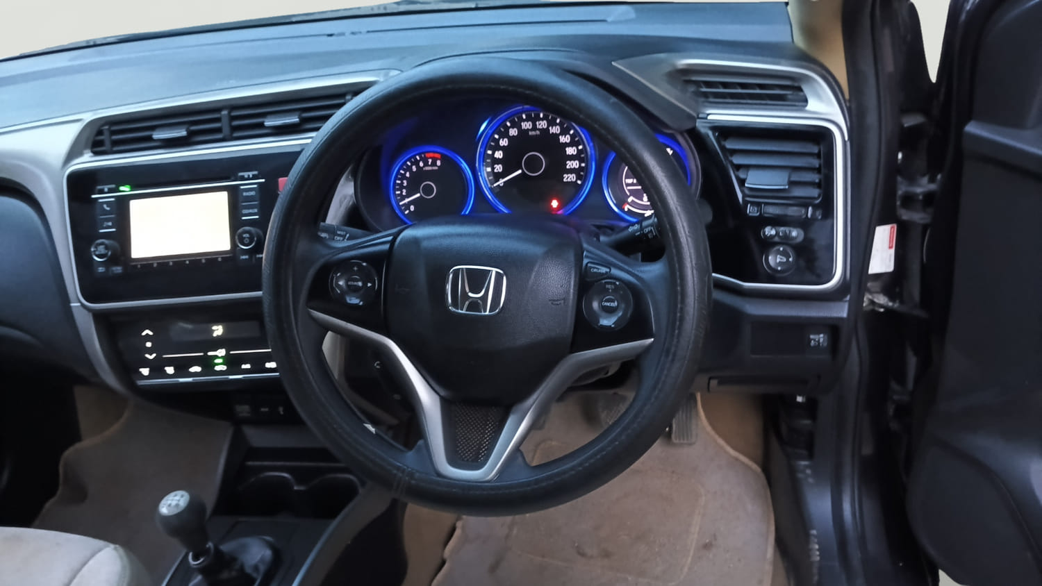 Used 2015 Honda City V Petrol Manual interior STEERING VIEW