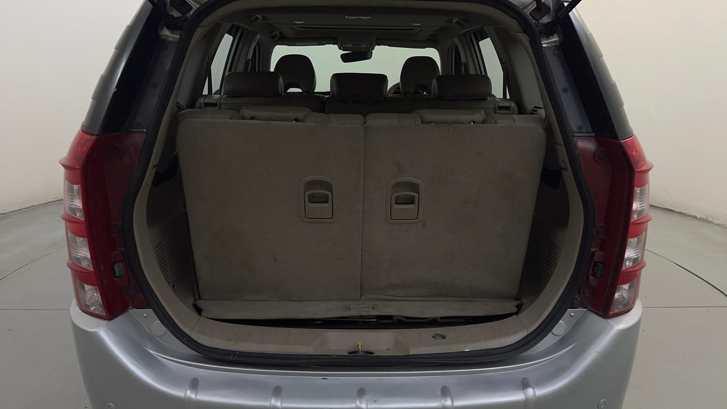 Used 2016 Mahindra XUV500 W10 AT Diesel Automatic interior DICKY INSIDE VIEW