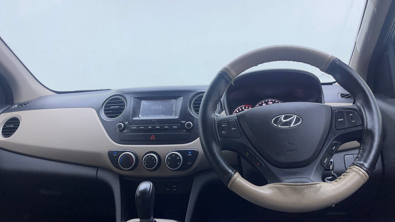 Used 2018 Hyundai Grand i10 Magna AT 1.2 Kappa VTVT Petrol Automatic interior DASHBOARD VIEW
