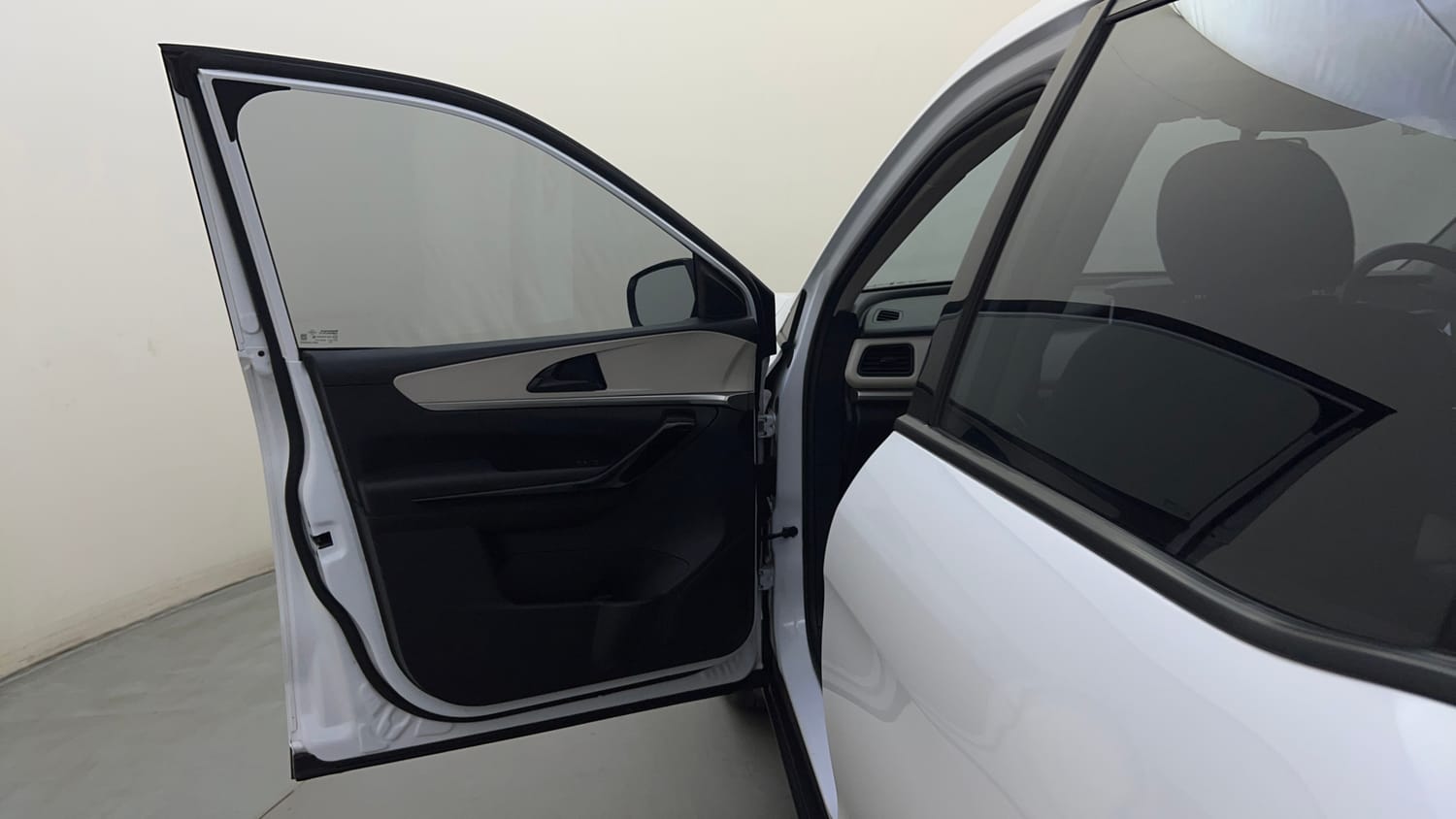 Used 2025 Mahindra XUV700 AX5 Diesel AT 7 STR Diesel Automatic interior LEFT FRONT DOOR OPEN VIEW