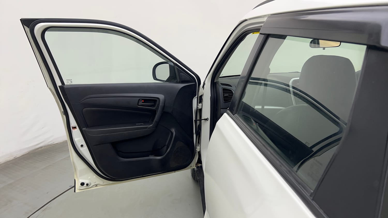 Used 2018 maruti-suzuki Vitara Brezza VDi AGS Diesel Automatic interior LEFT FRONT DOOR OPEN VIEW