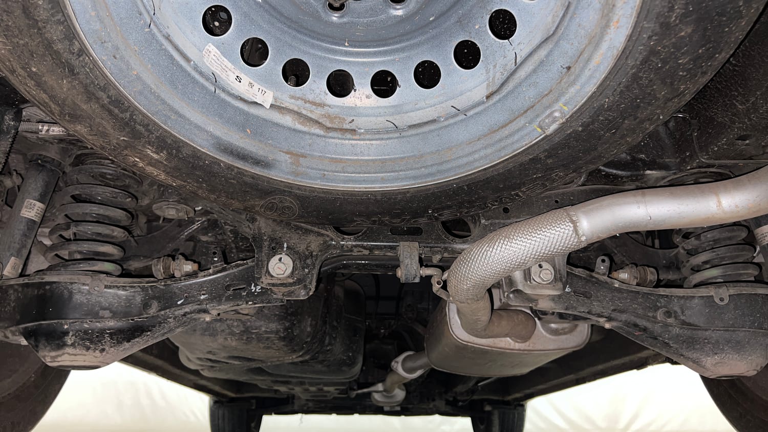 Used 2025 Mahindra XUV700 AX5 Diesel AT 7 STR Diesel Automatic extra REAR UNDERBODY VIEW (TAKEN FROM REAR)