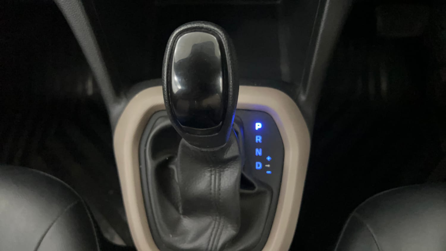 Used 2018 Hyundai Grand i10 Sportz AT 1.2 Kappa VTVT Petrol Automatic interior GEAR  KNOB VIEW