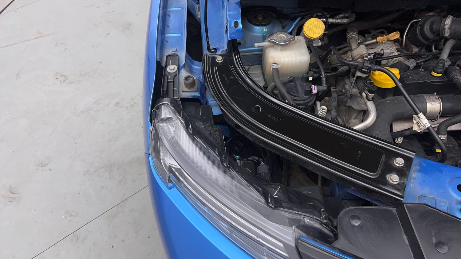 Used 2023 Renault Kiger RXZ 1.0 Turbo MT Dual Tone Petrol Manual engine ENGINE RIGHT SIDE VIEW