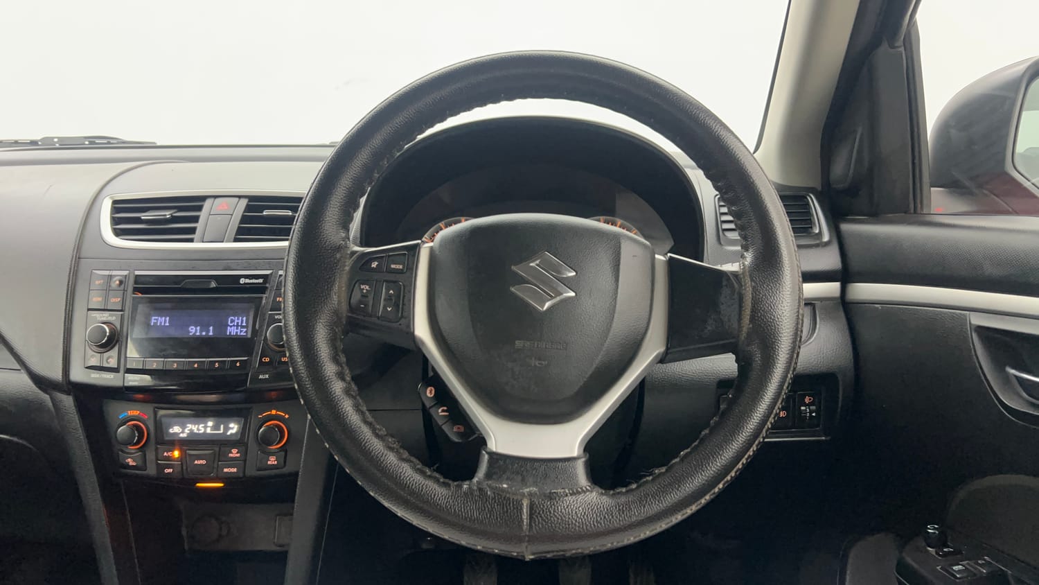 Used 2017 Maruti Suzuki Swift ZXi Petrol Manual interior STEERING VIEW