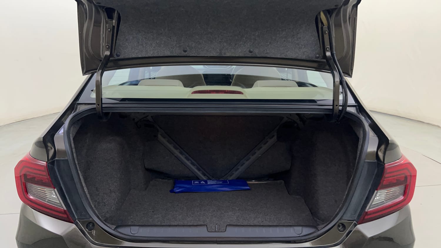 Used 2025 honda Amaze 2nd Generation VX 1.2 Petrol CVT Petrol Automatic interior DICKY INSIDE VIEW