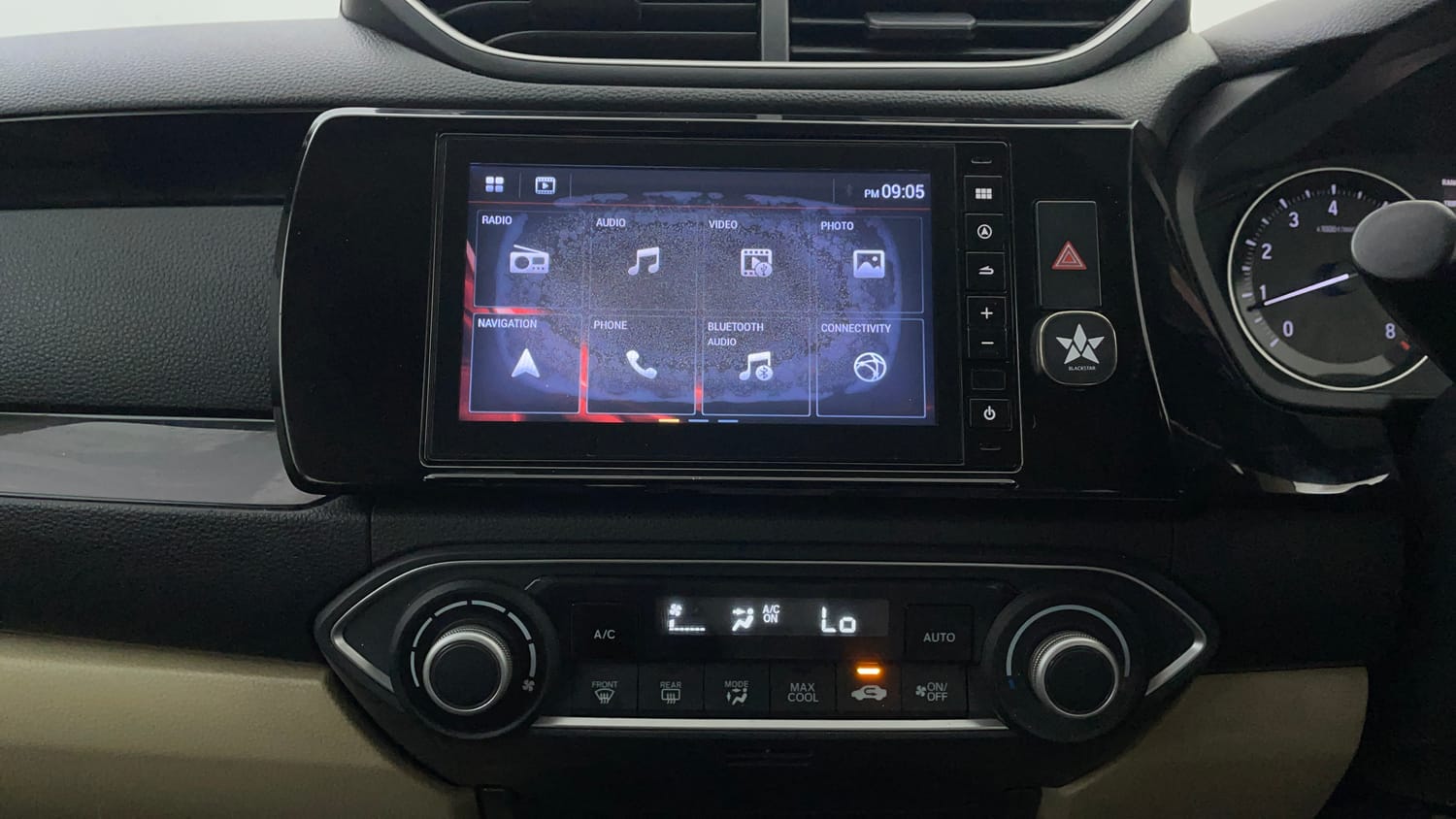 Used 2018 Honda Amaze 1.2 VX MT Petrol Petrol Manual interior MUSIC SYSTEM & AC CONTROL VIEW