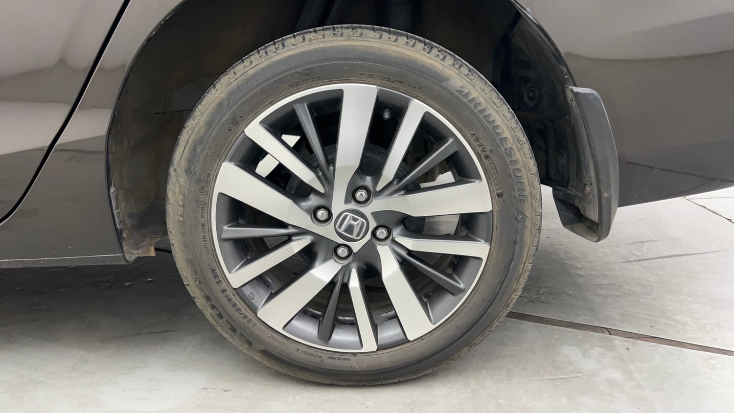 Used 2022 Honda City VX Petrol Petrol Manual tyres LEFT REAR TYRE RIM VIEW
