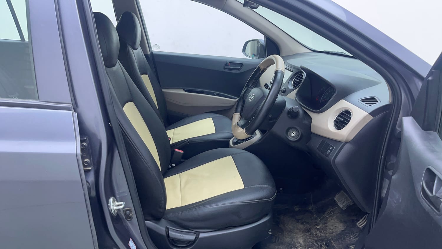 Used 2018 Hyundai Grand i10 Magna AT 1.2 Kappa VTVT Petrol Automatic interior RIGHT SIDE FRONT DOOR CABIN VIEW